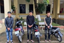 Bốc đầu xe khoe 'chiến tích' trên TikTok, 3 thanh niên bị phạt hơn 30 triệu đồng