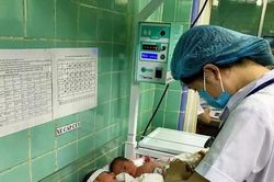 'Bắt con' thành công cho hai sản phụ mang tam thai hiếm gặp