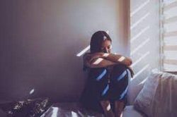 Rời khỏi tiệm cắt tóc, tôi ôm mặt khóc, còn chồng sung sướng vì cuối cùng anh đã thực hiện được mục đích