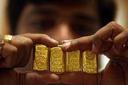Vàng trượt giá 100.000 đồng/lượng, USD tự do lại vượt 24.000 đồng