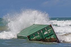 Số lượng container rơi xuống biển tăng kỷ lục