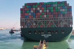 Giá cước vận tải tăng vọt vì sự cố kênh đào Suez