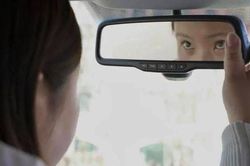 Ly hôn, mang bệnh, cuộc đời sụp đổ vì phẫu thuật thẩm mỹ thất bại
