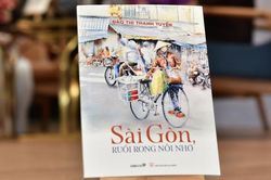 Một Sài Gòn ruổi rong trên xe buýt