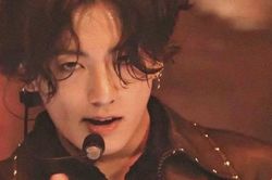 Jimin lộ chiêu ăn mặc gợi của Jungkook trên 'Let's BTS'