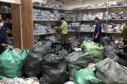 Bắt giữ kho giày hơn 3.000 đôi giả nhãn hiệu Gucci, Burberry, Adidas, Hermes