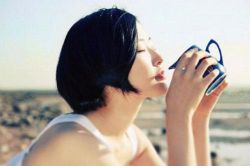 Đàn bà 50 gửi phụ nữ 30: Hãy tỉnh ngộ trước khi hối tiếc 4 điều quý giá này