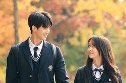 Các công ty quản lý K-Pop làm gì khi biết thực tập sinh hẹn hò?
