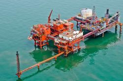 Giá dầu tăng mạnh trước thềm cuộc họp OPEC+