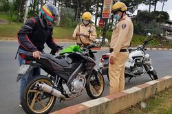 Xử phạt trên 500 trường hợp xe độ chế, đánh võng
