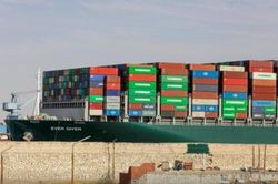 Giao thông trên kênh Suez được khôi phục hoàn toàn