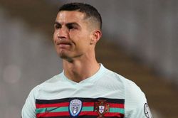 Ảnh bàn thắng bị tước của Ronaldo xuất hiện trong phòng thay đồ MU