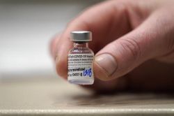 Vaccine Covid-19 của Pfizer an toàn, hiệu quả với trẻ từ 12 đến 15 tuổi