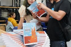 'Người trong muôn nghề - Ngành Kinh tế có gì?': Sách 'gối đầu giường' cho sinh viên ngành Kinh tế
