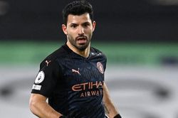 CLB Barca ưu tiên mua Depay hơn Aguero