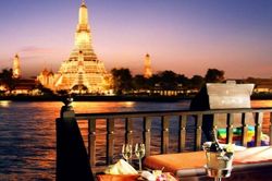 Ăn tối trên du thuyền Chao Phraya - Một trong những trải nghiệm không nên bỏ lỡ khi đến Bangkok
