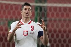 Bayern Munich nhận tin sét đánh, mất Lewandowski ở đại chiến PSG