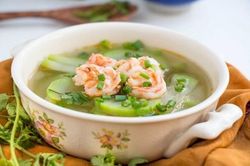 Cách làm canh bầu nấu tôm ngọt dịu ngày đầu hè oi bức