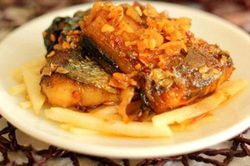 Làm ngay món cá chiên mắm tỏi ngon ngây ngất, ai ăn cũng 'nghiện'