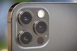 iPhone 13 vẫn chỉ có ống kính góc rộng tương tự iPhone 12