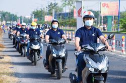 Những vòng lăn bánh đẹp mắt của đoàn roadshow Air Blade tại Đồng Nai