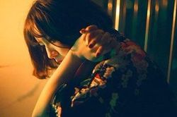 Không muốn đi chơi cùng bạn bè của chồng vì ám ảnh câu hỏi: 'Mùi gì ấy nhỉ?'