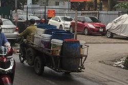 Nguy cơ mất an toàn từ xe chở hàng cồng kềnh