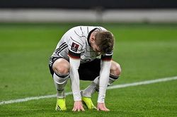 Bỏ lỡ cơ hội khó tin trước Bắc Macedonia, Timo Werner nhận mưa 'gạch đá'