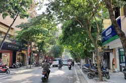 Chuyện lạ: 'Nhà' siêu nhỏ phố cổ Hà Nội, chủ nhà rao bán chưa tới 3 triệu đồng/m2