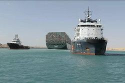 Tổng thiệt hại vụ tắc kênh đào Suez có thể lên tới 1 tỷ USD