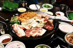 Nếm thử đặc sản thịt lợn đen siêu ngon trên đảo Jeju