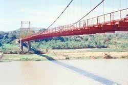 Nhậu say rủ nhau xuống sông tắm, một người mất tích