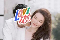 Lý Nhã Kỳ tình tứ bên trai lạ, Đàm Vĩnh Hưng lên tiếng chúc mừng
