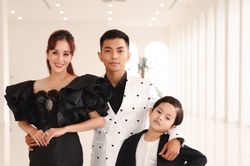 Con trai Khánh Thi - Phan Hiển bảnh bao theo bố mẹ đi sự kiện