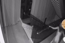 Vụ mất trộm bạc tỷ của Ngọc Trinh đang gây tranh cãi, Vũ Khắc Tiệp có động thái lạ trên MXH liên quan đến clip CCTV?