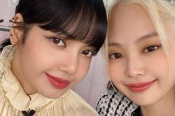 Vì sao Lisa lại khẳng định Jennie có công lớn với cuốn sách ảnh '0327' vừa phát hành?