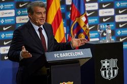 Barca quyết mua Haaland: Chủ tịch Laporta đàm phán với Mino Raiola và cha Haaland