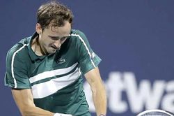 Tennis: Hết Osaka, đến lượt Medvedev tạm biệt Miami Open