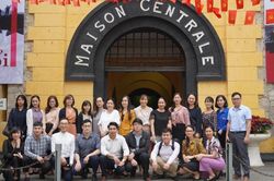 Thanh niên Ngoại giao tham quan, học tập tại Di tích Hỏa Lò