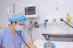 Hai bệnh viện phối hợp cứu bệnh nhân có khối u trong tim