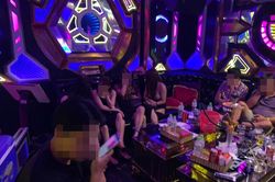 Dân chơi mở tiệc ma túy để mừng sinh nhật trong quán karaoke ở Bình Định