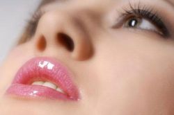 Đánh giá tình trạng sức khỏe qua... đôi môi