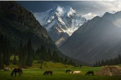 'Nghẹt thở' khi ngắm nhìn những hình ảnh hùng vĩ của thiên nhiên ở Kyrgyzstan