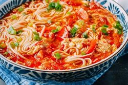 Cách làm mì cà chua trứng thơm ngon cho bữa sáng