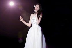 Thủy Tiên diện váy bềnh bồng để lộ xương quai xanh 'tiền tỉ', đẹp chuẩn 'nàng thơ'