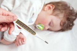 Ai cần tiêm vắc xin quai bị? Hướng dẫn chăm sóc sau tiêm vắc xin quai bị