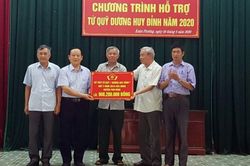 Giúp 422 học sinh khó khăn có cơ hội đến trường