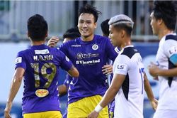Đạp thẳng bụng đối thủ, trung vệ tuyển Việt Nam may mắn thoát thẻ đỏ