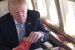 Cựu Tổng thống Trump bất ngờ bị vệ sĩ cũ 'tố' là nhờ mua thức ăn rồi… mãi không trả tiền
