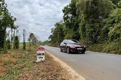 Hàng chục ki-lô-mét Quốc lộ 28 thiếu vạch kẻ đường